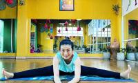 NSƯT Mỹ Uyên U50 gợi cảm, trẻ trung nhờ tập yoga
