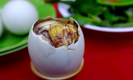 Ăn trứng vịt lộn có tác dụng gì? Những người này nên tránh ăn trứng vịt lộn